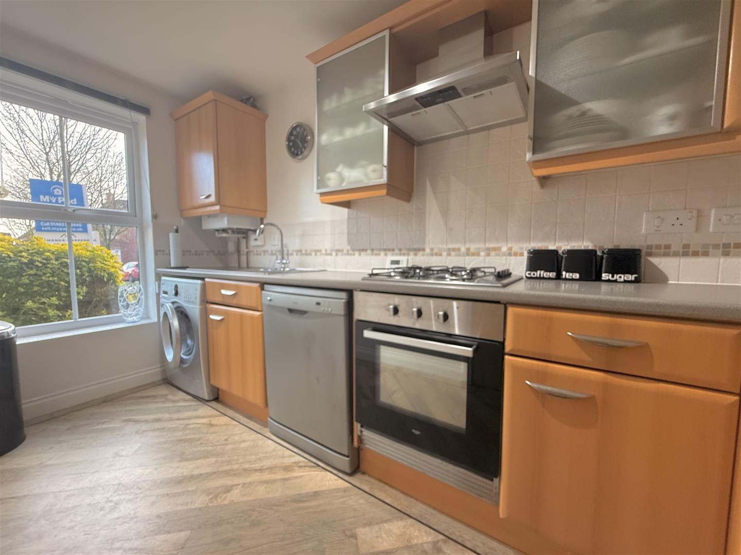 Laurel Court, Beverley photo 3